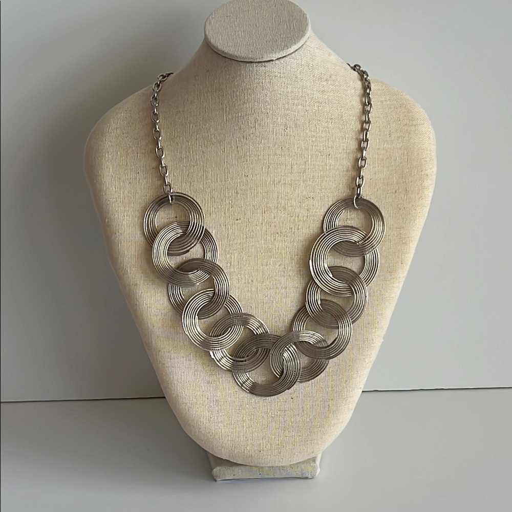 Elegant Silver Chain Layered Circles Necklace